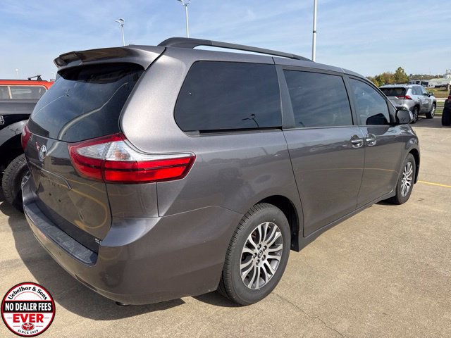 Used 2018 Toyota Sienna XLE w/ XLE Navigation Package FWD image 9