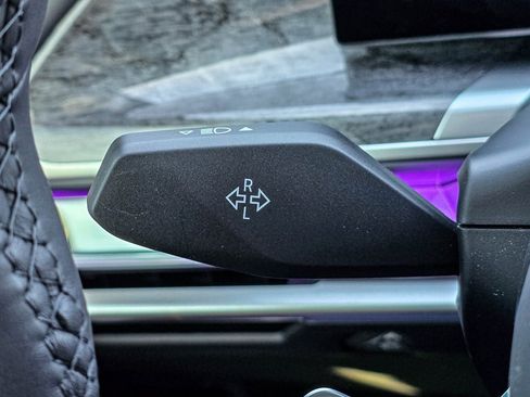 Used 2025 BMW 740i xDrive image 23