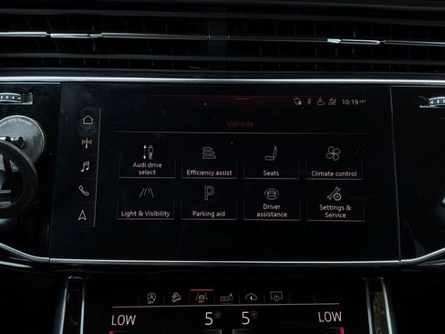 Used 2019 Audi Q8 Premium Plus w/ Premium Plus AWD/4WD image 39