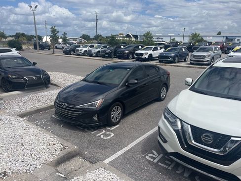 Used 2020 Hyundai Elantra SE w/ Cargo Package (C1) image 2