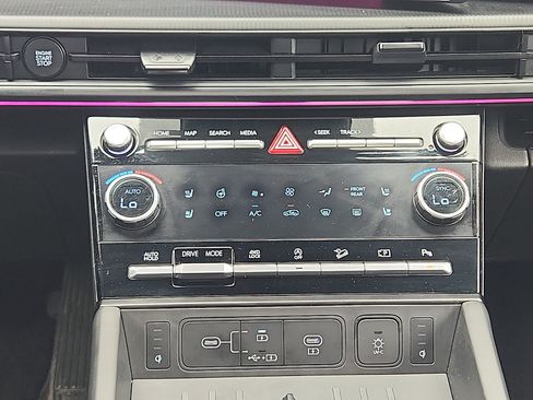 Certified 2025 Hyundai Santa Fe Calligraphy AWD/4WD image 18