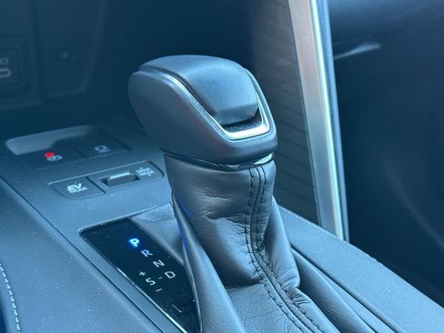 Used 2023 Toyota Venza Limited image 25