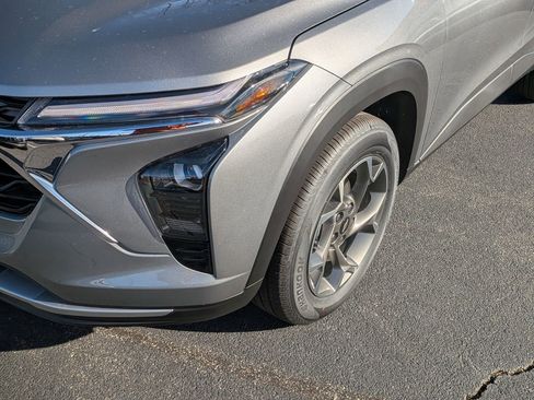 New 2026 Chevrolet Trax LT w/ Driver Confidence Package image 10