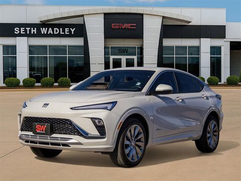 Certified 2025 Buick Envista Avenir image 3