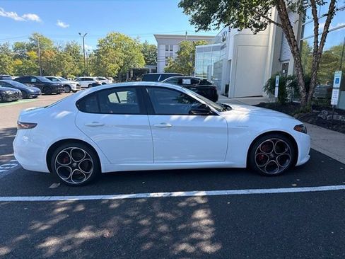 Used 2024 Alfa Romeo Giulia Veloce AWD/4WD image 9