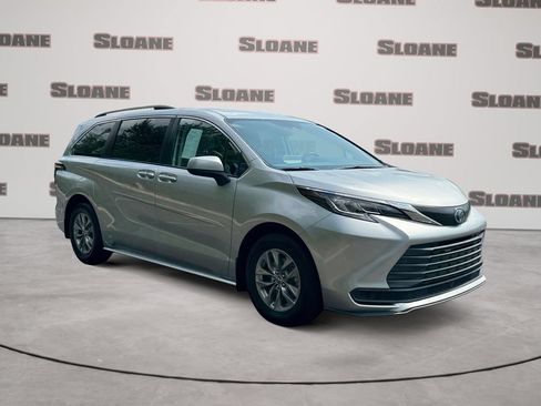Used 2022 Toyota Sienna LE FWD image 7
