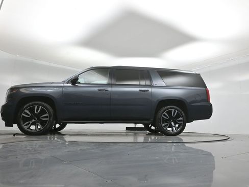 Used 2019 Chevrolet Suburban LT w/ RST Edition RWD image 7