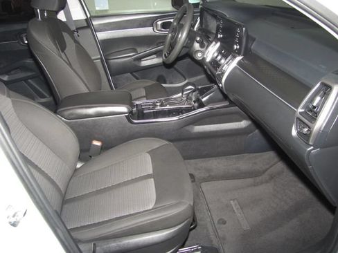 Used 2023 Kia Sorento LX FWD image 19