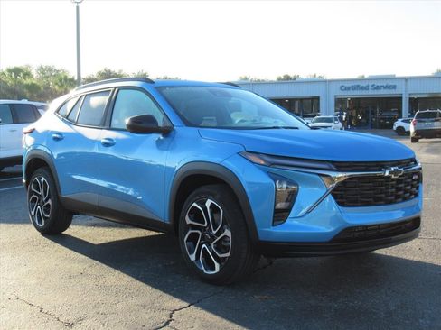 New 2026 Chevrolet Trax RS w/ Sunroof Package image 3