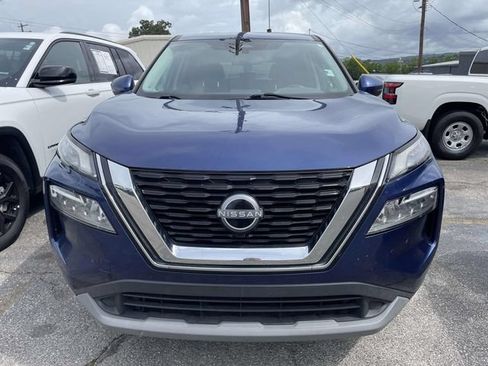 Used 2022 Nissan Rogue SV FWD image 2