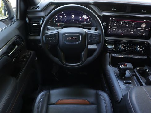 Used 2025 GMC Sierra 1500 AT4 w/ Technology Package AWD/4WD image 31