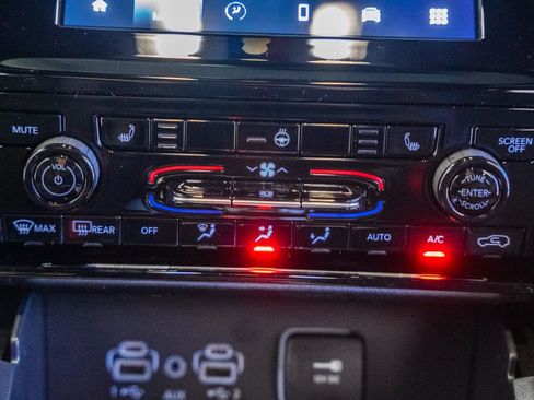 New 2025 Jeep Grand Cherokee image 22