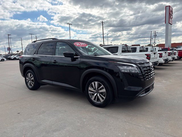 Used 2026 Nissan Pathfinder SL AWD/4WD image 2