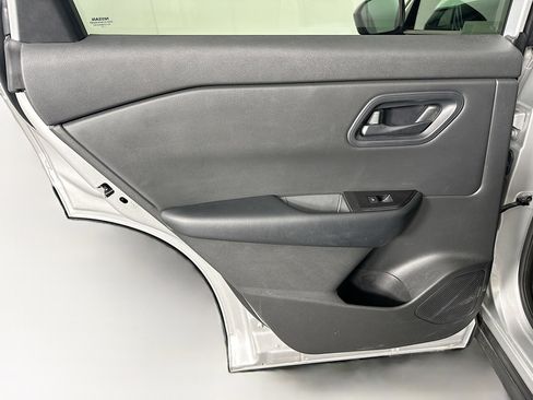 Used 2024 Nissan Rogue S AWD/4WD image 25