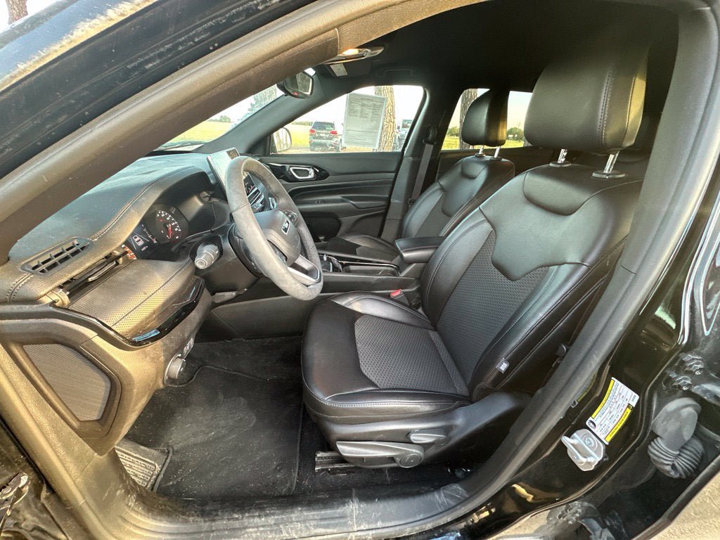 Used 2025 Jeep Compass Latitude w/ Altitude Special Edition AWD/4WD image 6
