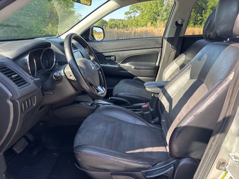 Used 2018 Mitsubishi Outlander Sport SE FWD image 12