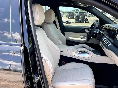 Used 2024 Mercedes-Benz GLS 450 4MATIC image 28