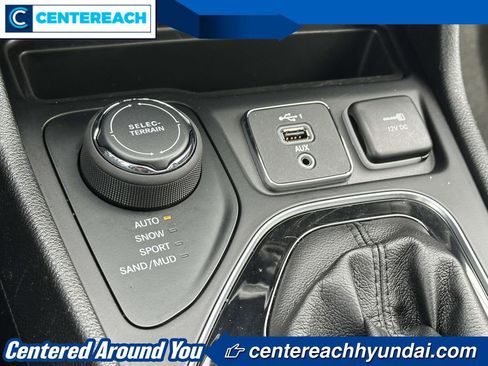 Used 2019 Jeep Cherokee Limited image 28