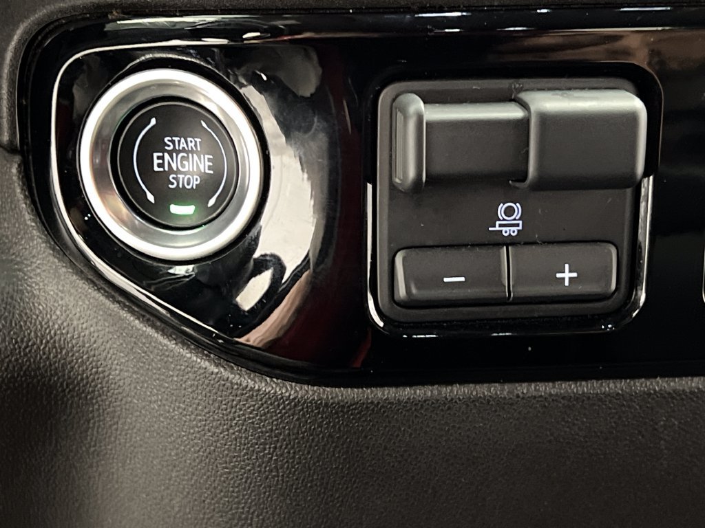 Used 2025 Chevrolet Silverado 1500 LT AWD/4WD image 50