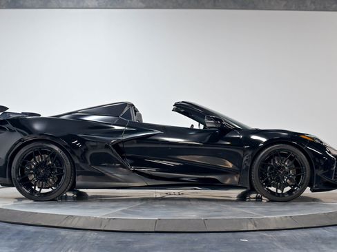 Used 2025 Chevrolet Corvette Z06 RWD image 24