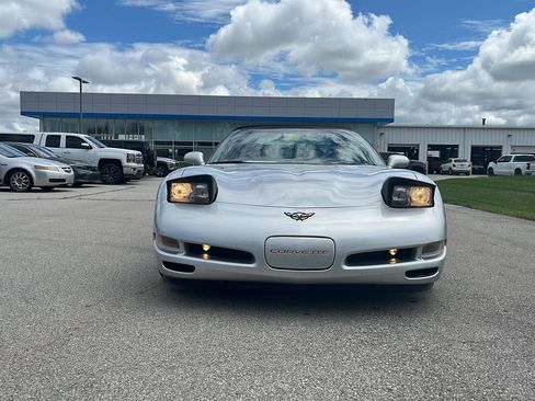 Used 2001 Chevrolet Corvette Convertible w/ Preferred Equipment Group2 RWD image 9