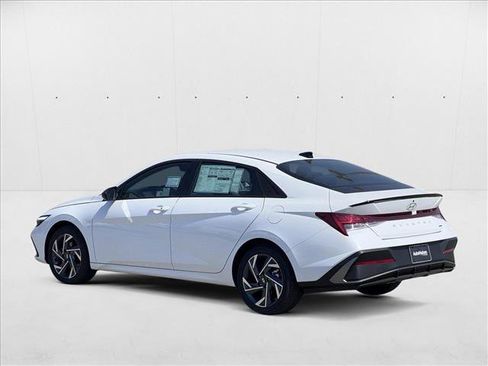 New 2025 Hyundai Elantra SEL image 8