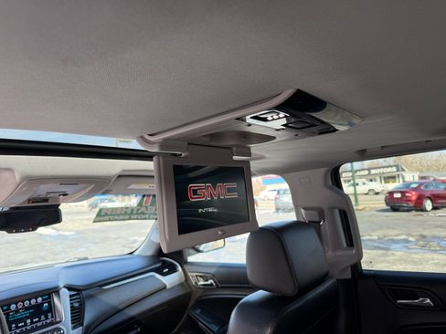 Used 2017 GMC Yukon XL SLT w/ Open Road Package image 11