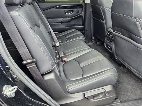Used 2024 Honda Pilot Touring image 15