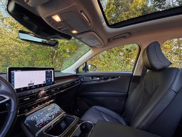 Used 2022 Lincoln Nautilus Reserve AWD/4WD image 33