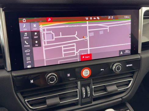 Certified 2026 Porsche Macan image 24