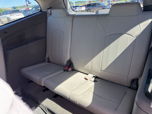 Used 2016 Chevrolet Traverse LTZ FWD image 15
