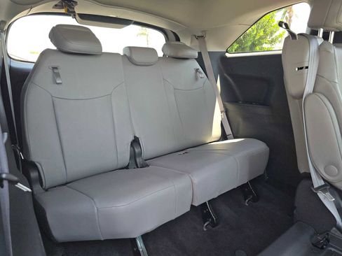 Certified 2025 Toyota Sienna XLE FWD image 13