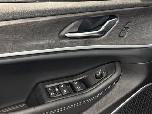 New 2025 Jeep Grand Cherokee Limited w/ Luxury Tech Group II image 17