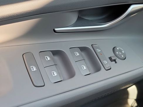 New 2026 Hyundai Elantra Sport FWD image 17