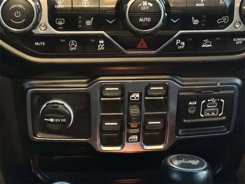 Used 2021 Jeep Wrangler Unlimited Sahara image 8