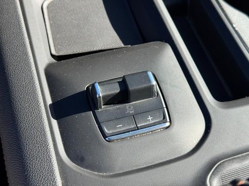 Used 2025 GMC Sierra 3500 AT4 w/ AT4 Premium Plus Package AWD/4WD image 23