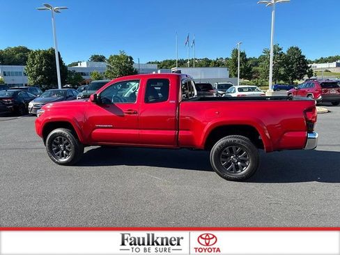 Certified 2023 Toyota Tacoma SR5 AWD/4WD image 16