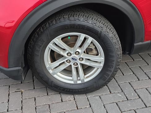 Used 2021 Ford Explorer XLT w/ Equipment Group 202A image 11