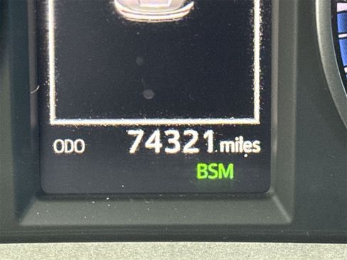 Used 2018 Toyota RAV4 XLE image 17