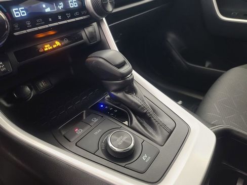 Used 2025 Toyota RAV4 XLE image 37