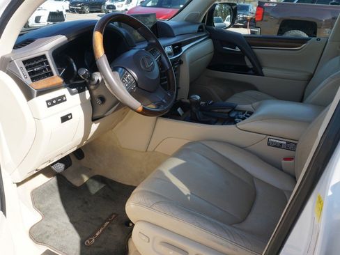 Used 2017 Lexus LX 570 4WD image 5