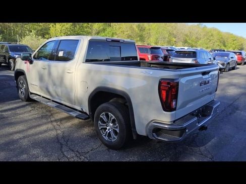 Used 2026 GMC Sierra 1500 SLE w/ Preferred Package AWD/4WD image 2