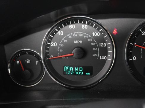 Used 2007 Jeep Commander Sport image 18