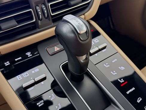 Certified 2023 Porsche Macan image 19