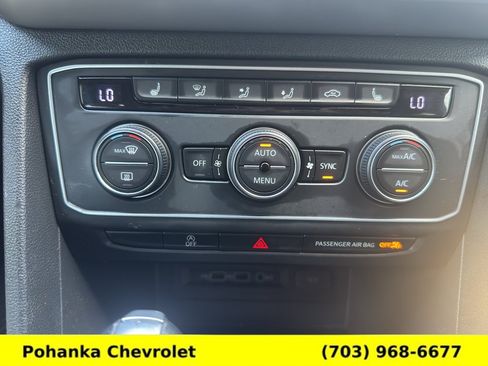 Used 2020 Volkswagen Atlas Cross Sport SE w/ Panoramic Sunroof Package AWD/4WD image 16