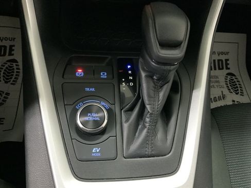 Used 2021 Toyota RAV4 LE AWD/4WD image 25
