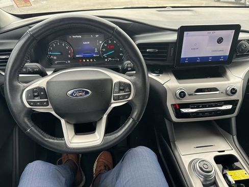 Used 2022 Ford Explorer XLT image 7
