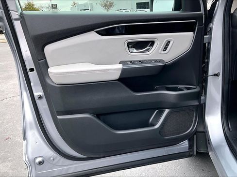 Used 2025 Honda Pilot EX-L image 25