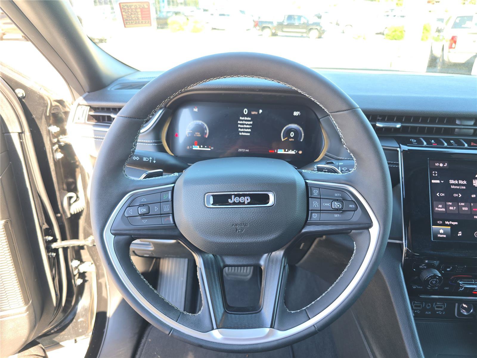 Used 2025 Jeep Grand Cherokee Laredo X w/ Luxury Tech Group I AWD/4WD image 30