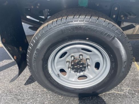 Used 2022 Ford F250 XL w/ Power Equipment Group RWD image 19